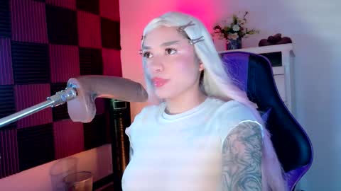 Snapshot of scarlet_gold chatting on 10-27-25, 01:31 scarlet_gold online show from 10-27-25, 01:31