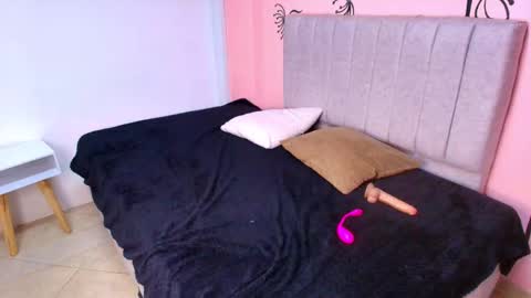 Snapshot of scarlet_milf_ chatting on 10-12-25, 11:42 SCARLET MILF online show from 10-12-25, 11:42