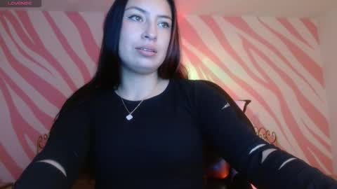Snapshot of scarlet_queen4 chatting on 02-25-26, 01:10 Kimberly online show from 02-25-26, 01:10