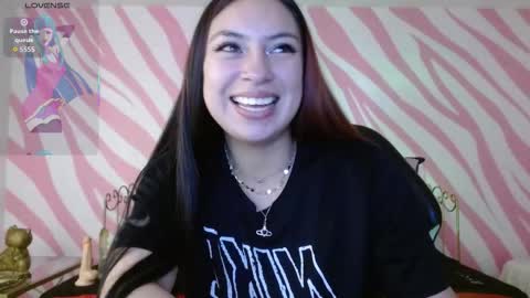 Snapshot of scarlet_queen4 chatting on 03-28-26, 01:33 Kimberly online show from 03-28-26, 01:33