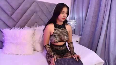 Snapshot of scarlet_queen7 chatting on 05-04-26, 06:37 scarlet_queen7 online show from 05-04-26, 06:37