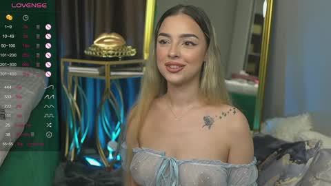 Snapshot of scarletcoles chatting on 12-04-24, 02:20 Scarlet online show from 12-04-24, 02:20