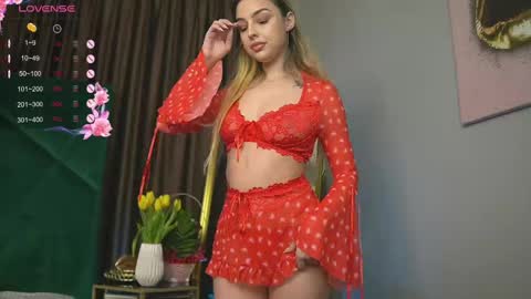 Snapshot of scarletcoles chatting on 03-03-25, 10:42 Scarlet online show from 03-03-25, 10:42