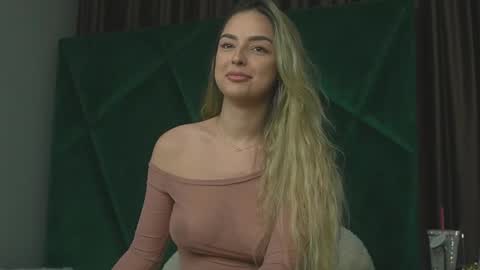 Snapshot of scarletcoles chatting on 09-22-25, 08:33 Scarlet online show from 09-22-25, 08:33