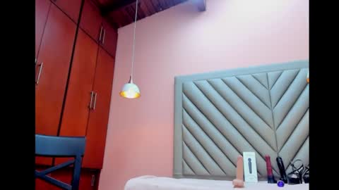 Snapshot of scarletdavis_ chatting on 01-18-25, 06:24 Scarlet Dayana online show from 01-18-25, 06:24