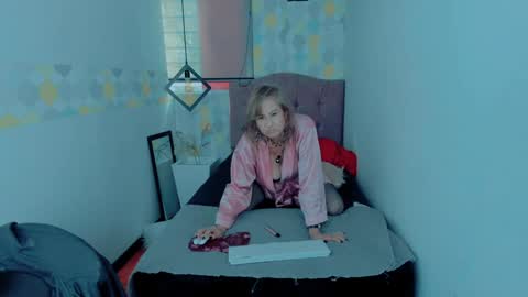 S C A R L E T online show from 12-21-24, 04:03