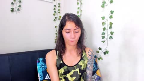 Snapshot of scarletjonesx chatting on 12-04-24, 04:10 Denis online show from 12-04-24, 04:10