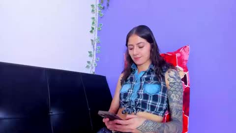 Snapshot of scarletjonesx chatting on 03-09-25, 12:21 Denis online show from 03-09-25, 12:21