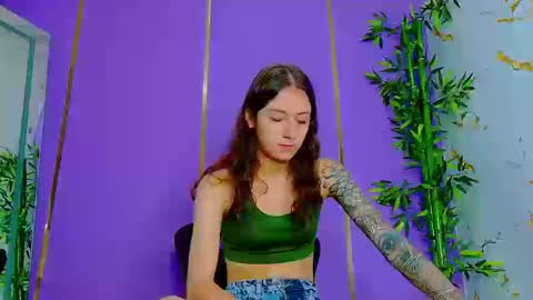 Snapshot of scarletjonesx chatting on 09-20-25, 05:14 Denis online show from 09-20-25, 05:14