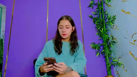 Snapshot of scarletjonesx chatting on 09-22-25, 04:58 Denis online show from 09-22-25, 04:58