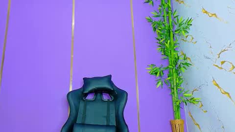 Snapshot of scarletjonesx chatting on 09-24-25, 04:54 Denis online show from 09-24-25, 04:54