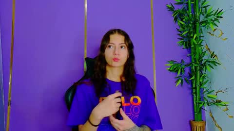 Snapshot of scarletjonesx chatting on 09-28-25, 02:44 Denis online show from 09-28-25, 02:44