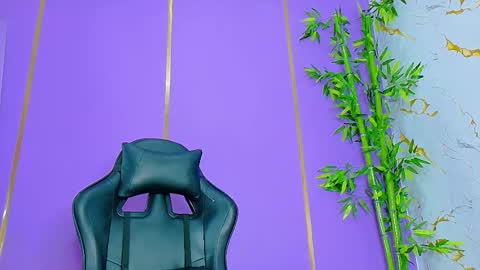 Snapshot of scarletjonesx chatting on 10-06-25, 08:50 Denis online show from 10-06-25, 08:50