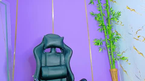 Snapshot of scarletjonesx chatting on 10-07-25, 09:01 Denis online show from 10-07-25, 09:01