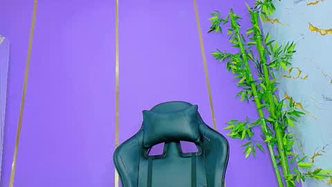 Snapshot of scarletjonesx chatting on 10-10-25, 04:55 Denis online show from 10-10-25, 04:55