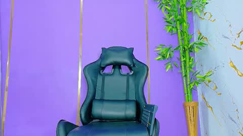 Snapshot of scarletjonesx chatting on 10-12-25, 07:13 Denis online show from 10-12-25, 07:13