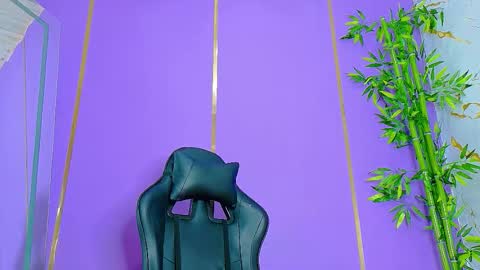 Snapshot of scarletjonesx chatting on 10-15-25, 11:38 Denis online show from 10-15-25, 11:38