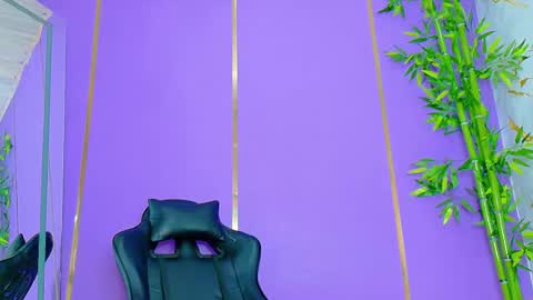 Snapshot of scarletjonesx chatting on 10-23-25, 06:56 Denis online show from 10-23-25, 06:56