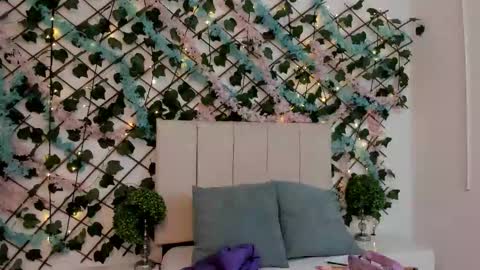 scarlet  online show from 11-27-25, 11:01