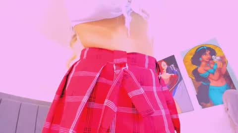 Snapshot of scarletliz chatting on 09-30-25, 03:17 Scarletliz online show from 09-30-25, 03:17