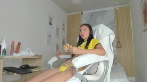 Snapshot of scarletmils chatting on 06-20-26, 01:03 scarlet online show from 06-20-26, 01:03