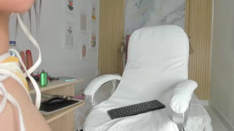 Snapshot of scarletmils chatting on 06-22-26, 01:08 scarlet online show from 06-22-26, 01:08