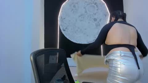 Scarlet online show from 10-17-25, 08:33