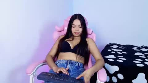 Snapshot of scarletmoonxxx chatting on 02-14-26, 10:28 scarletmoonxxx online show from 02-14-26, 10:28