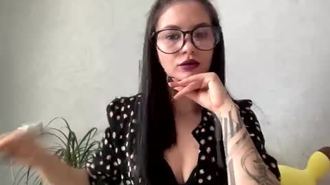 scarletpetal online show from 01-19-25, 06:20