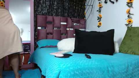 Scarlett online show from 10-19-25, 07:14