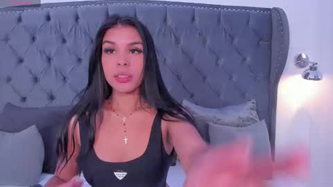 Snapshot of scarlett_bunnyy chatting on 10-08-25, 10:40 online show from 10-08-25, 10:40