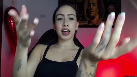 Snapshot of scarlett_buttock chatting on 03-05-25, 04:02 Scarlett online show from 03-05-25, 04:02