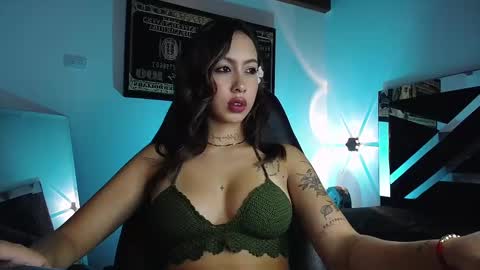 Snapshot of scarlett_buttock chatting on 09-23-25, 02:31 Scarlett online show from 09-23-25, 02:31