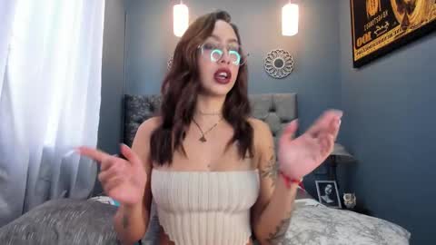 Snapshot of scarlett_buttock chatting on 10-14-25, 04:41 Scarlett online show from 10-14-25, 04:41