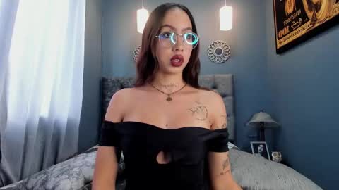 Snapshot of scarlett_buttock chatting on 10-15-25, 05:02 Scarlett online show from 10-15-25, 05:02