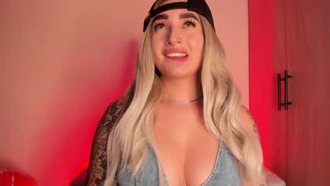 SCARLETT COLLINS online show from 10-10-25, 05:17