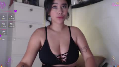 Scarlett Thumb up please help me 100 its important online show from 05-02-26, 10:37
