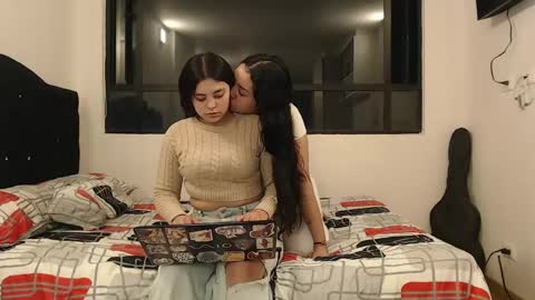 Scarlett and Jazmin online show from 02-11-25, 08:05