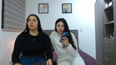 Scarlett and Jazmin online show from 05-12-26, 09:39