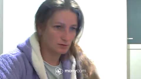 Snapshot of scarlett_queen01 chatting on 10-14-25, 03:29 scarlett_queen01 online show from 10-14-25, 03:29