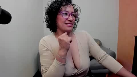 Snapshot of scarlett_sax chatting on 06-20-26, 10:34 Scarlett sax online show from 06-20-26, 10:34