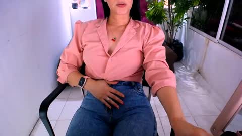 Snapshot of scarlett_sex2 chatting on 09-11-25, 05:46 scarlet online show from 09-11-25, 05:46
