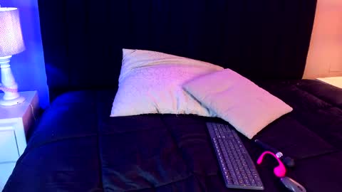 Snapshot of scarlett_soto_ chatting on 04-01-26, 03:40 Scarlett online show from 04-01-26, 03:40