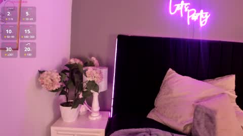 Snapshot of scarlett_soto_ chatting on 04-08-26, 03:39 Scarlett online show from 04-08-26, 03:39