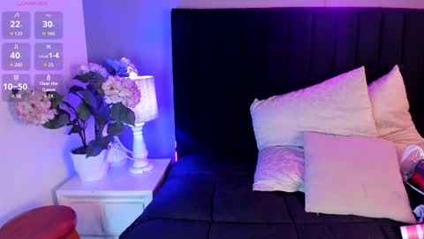 Snapshot of scarlett_soto_ chatting on 04-11-26, 03:44 Scarlett online show from 04-11-26, 03:44