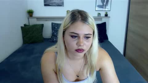 Hi there guys  My pleasure in your hands  pvt is open online show from 09-17-25, 01:24