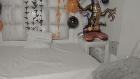 scarlette_js online show from 10-27-25, 03:32