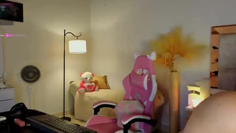 Snapshot of scarlette_tsunade chatting on 11-01-25, 01:18 scarlette_tsunade online show from 11-01-25, 01:18