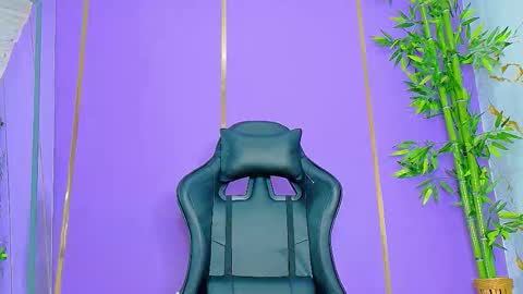 Scarlet online show from 10-23-25, 07:18