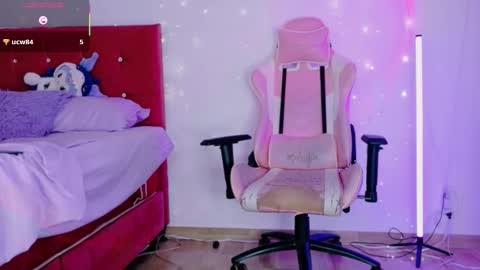 chloe online show from 11-19-25, 05:29